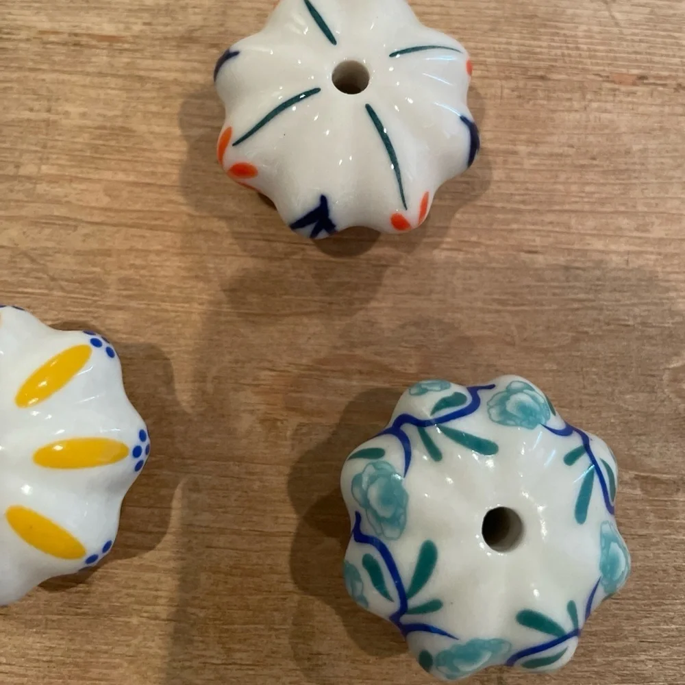 NWOT VTG Pier 1 Hand Painted Ceramic cabinet knobs drawer pulls handles (3)